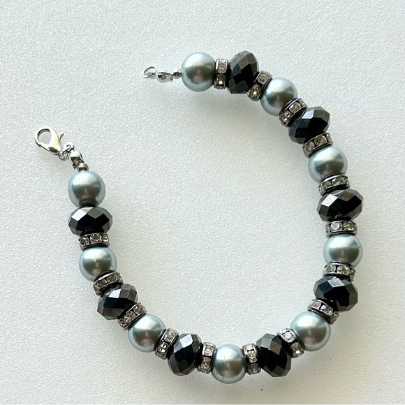 Glass Gray and Faceted Black Bead Bracelet 9” with Rhinestone Rondelle Spacers - Picture 2 of 8